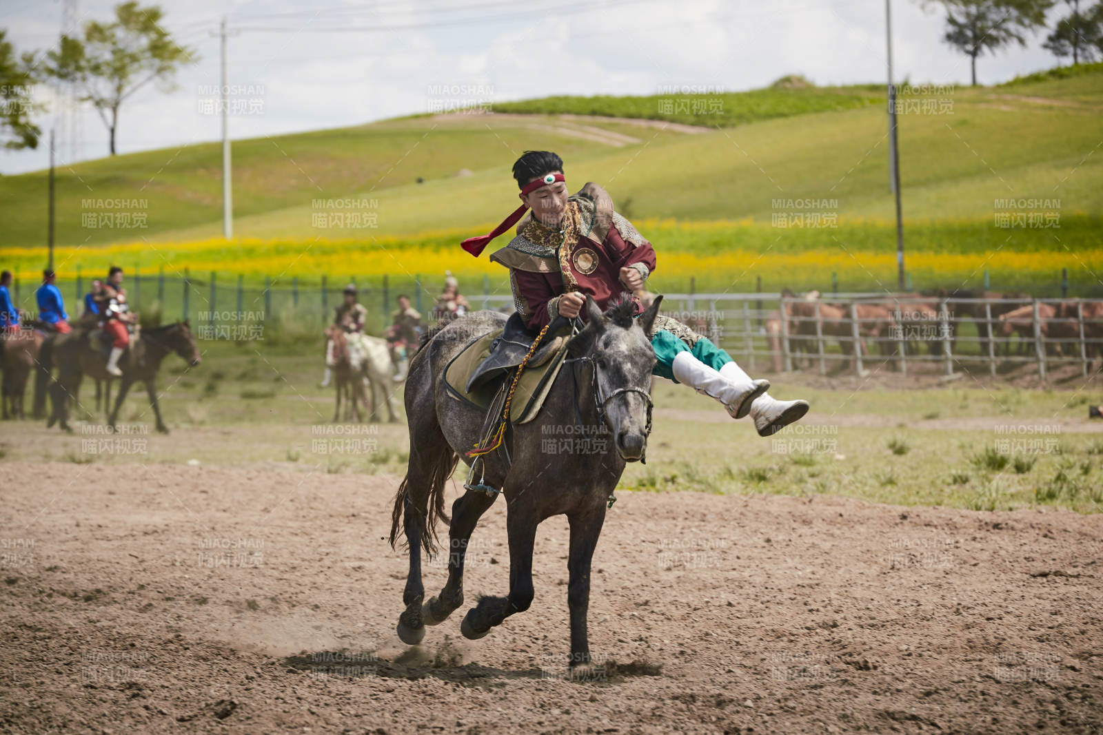 河北省沽源县库伦淖尔景区的蒙古马术表演图片