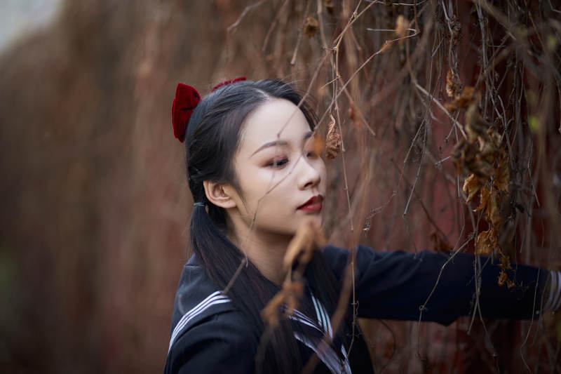 日系户外公园穿jk校服的少女图片