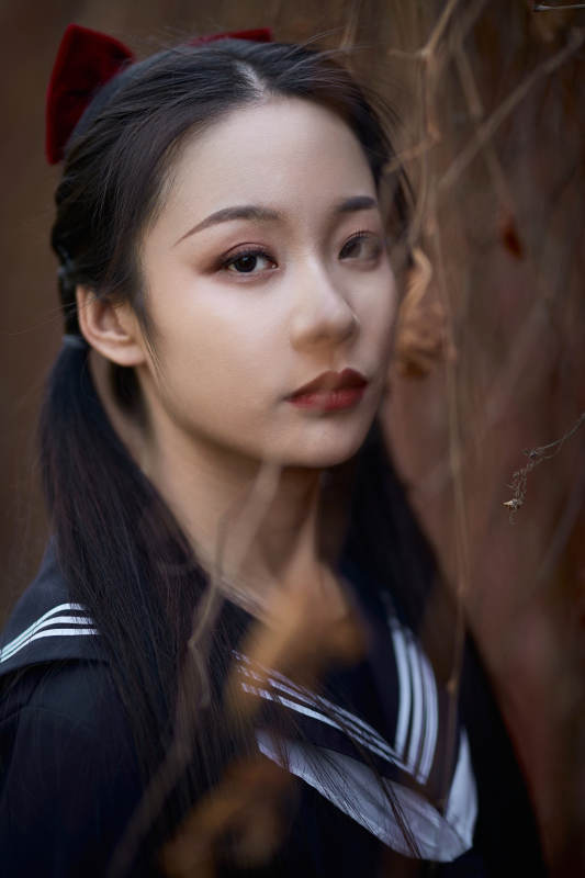 日系户外公园穿jk校服的少女图片