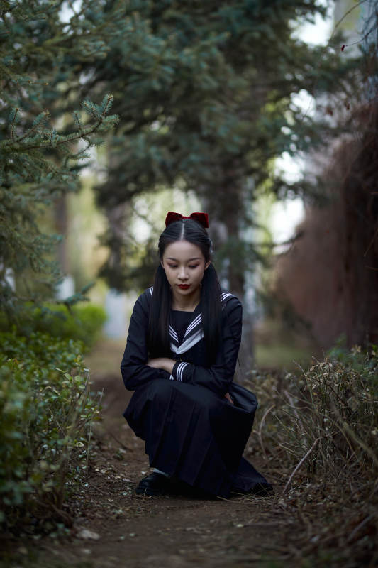日系户外公园穿jk校服的少女图片