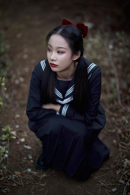 日系户外公园穿jk校服的少女图片