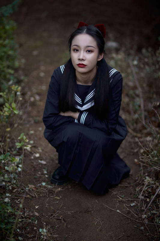 日系户外公园穿jk校服的少女图片