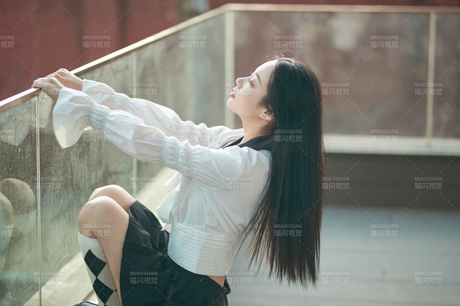 日系户外公园穿jk校服的少女图片