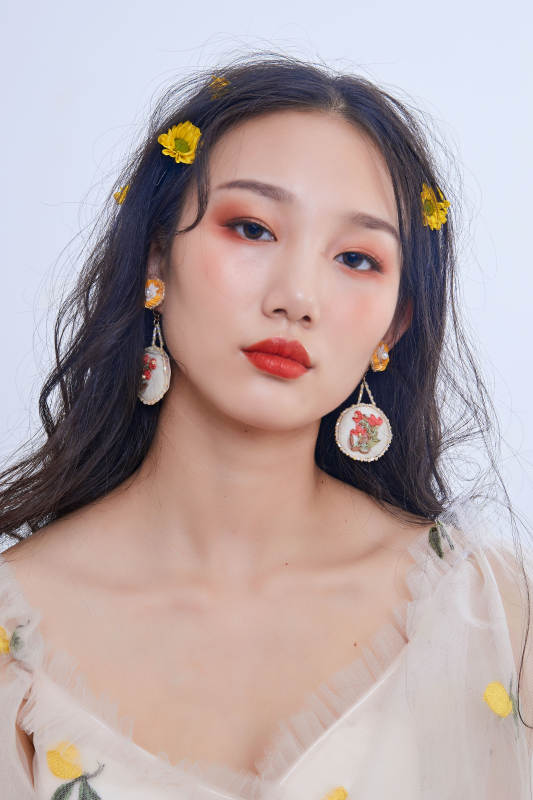 亚洲女性妆面图片