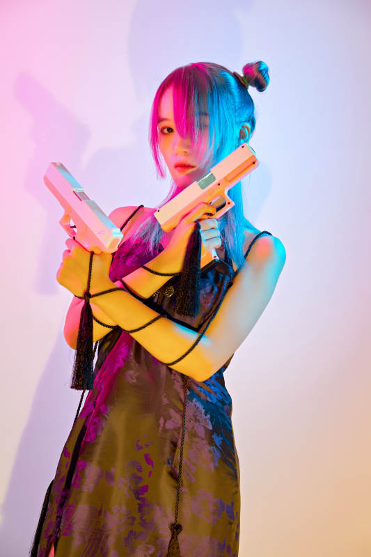 国潮风混搭赛博朋克风格的亚洲旗袍少女图片