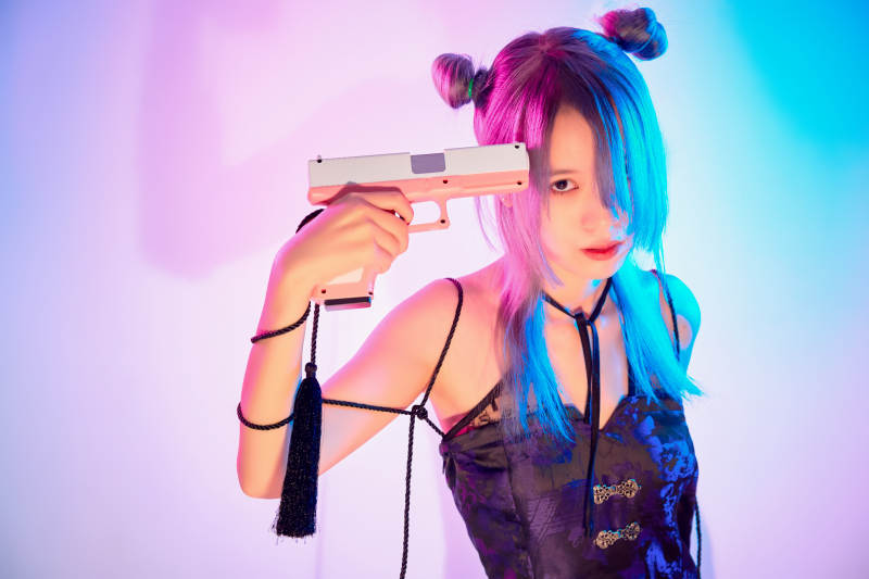 国潮风混搭赛博朋克风格的亚洲旗袍少女图片