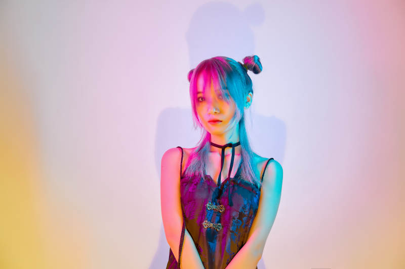 国潮风混搭赛博朋克风格的亚洲旗袍少女图片