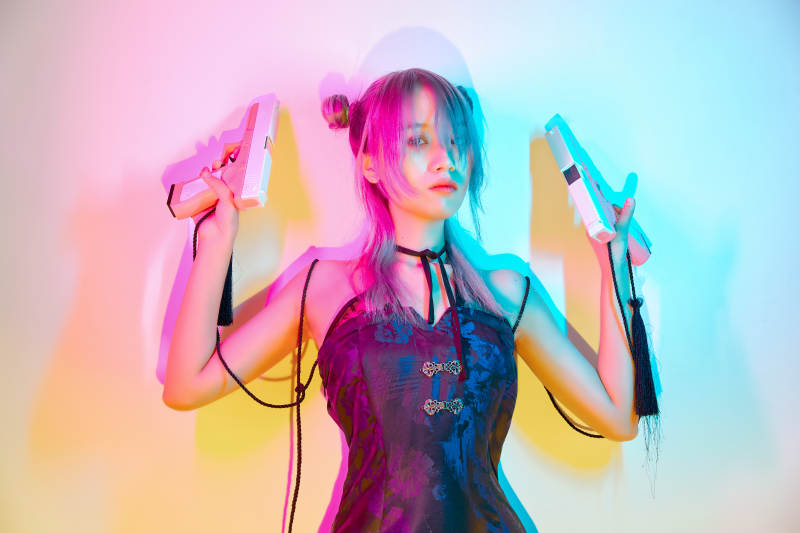 国潮风混搭赛博朋克风格的亚洲旗袍少女图片