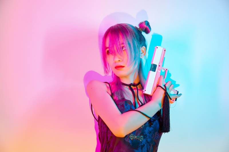 国潮风混搭赛博朋克风格的亚洲旗袍少女图片