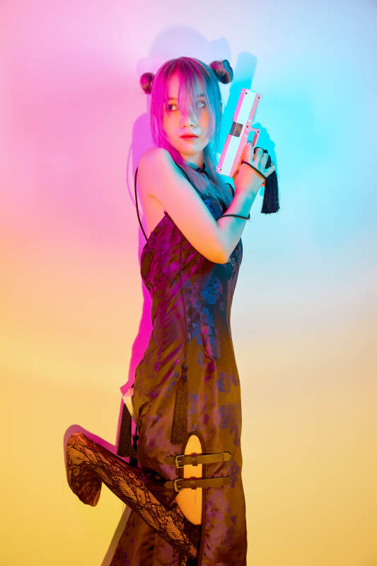 国潮风混搭赛博朋克风格的亚洲旗袍少女图片