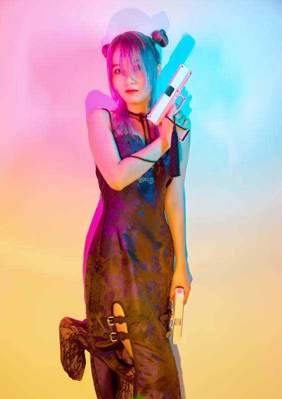 国潮风混搭赛博朋克风格的亚洲旗袍少女图片