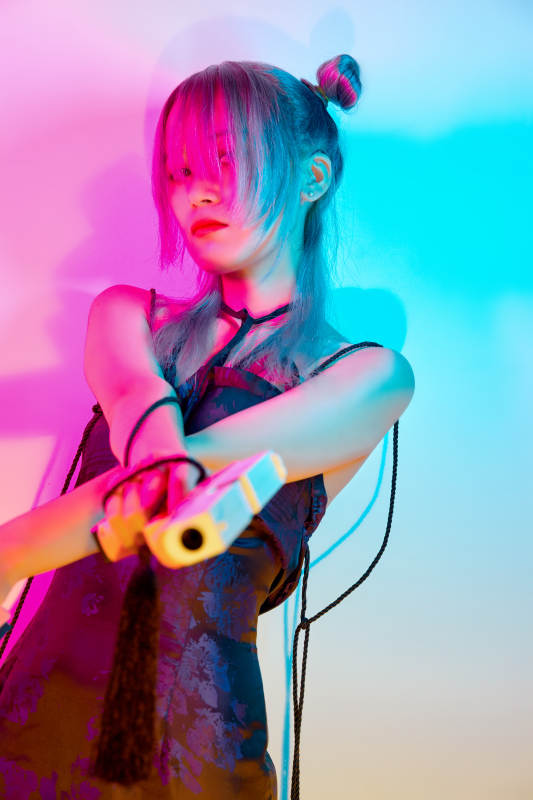 国潮风混搭赛博朋克风格的亚洲旗袍少女图片