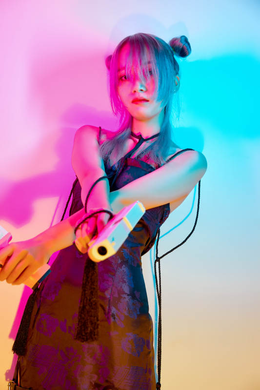 国潮风混搭赛博朋克风格的亚洲旗袍少女图片