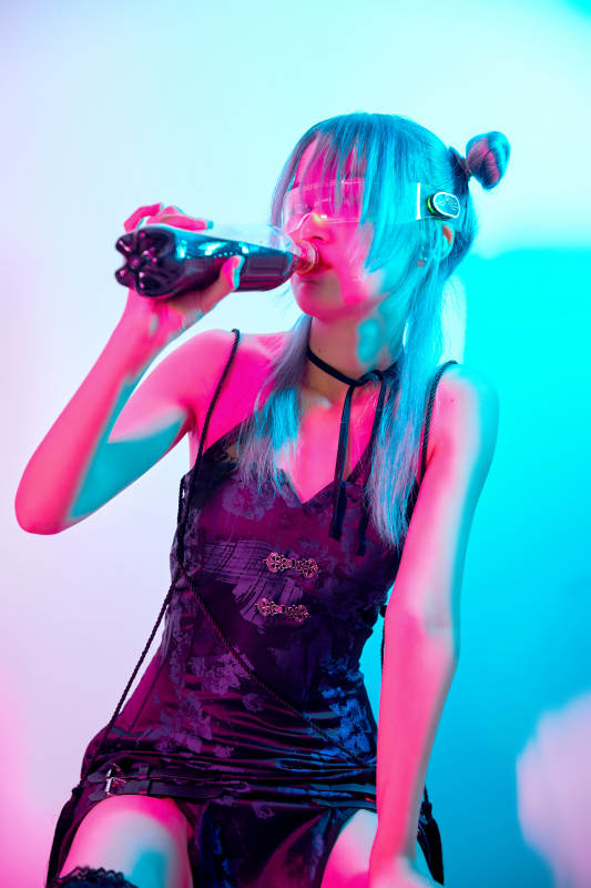 国潮风混搭赛博朋克风格的亚洲旗袍少女图片