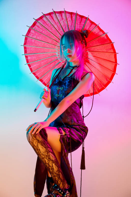 国潮风混搭赛博朋克风格的亚洲旗袍少女图片