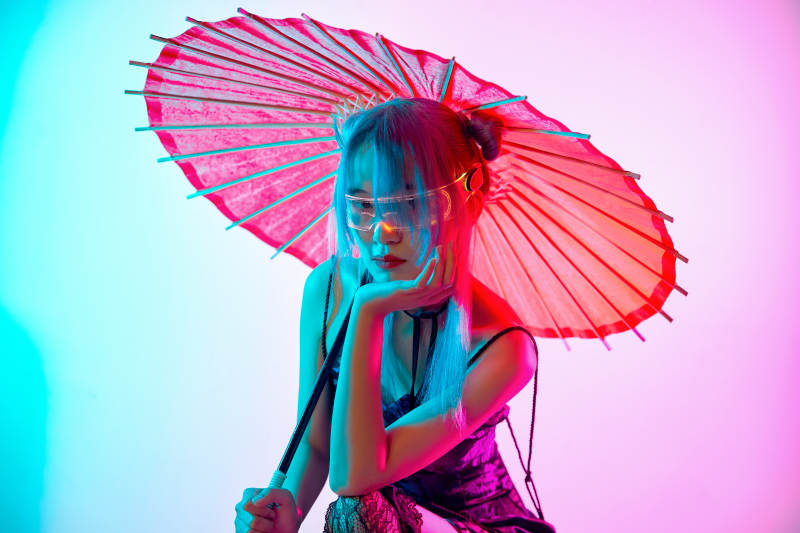 国潮风混搭赛博朋克风格的亚洲旗袍少女图片