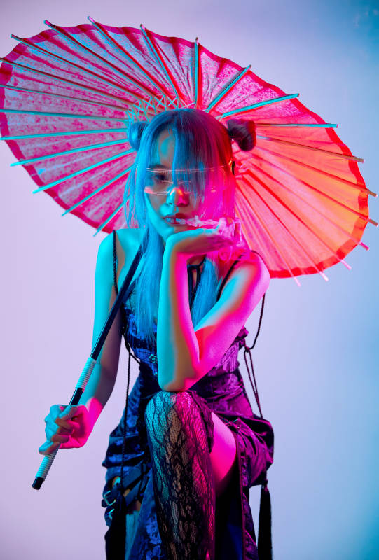 国潮风混搭赛博朋克风格的亚洲旗袍少女图片