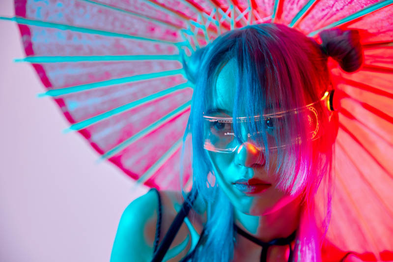 国潮风混搭赛博朋克风格的亚洲旗袍少女图片