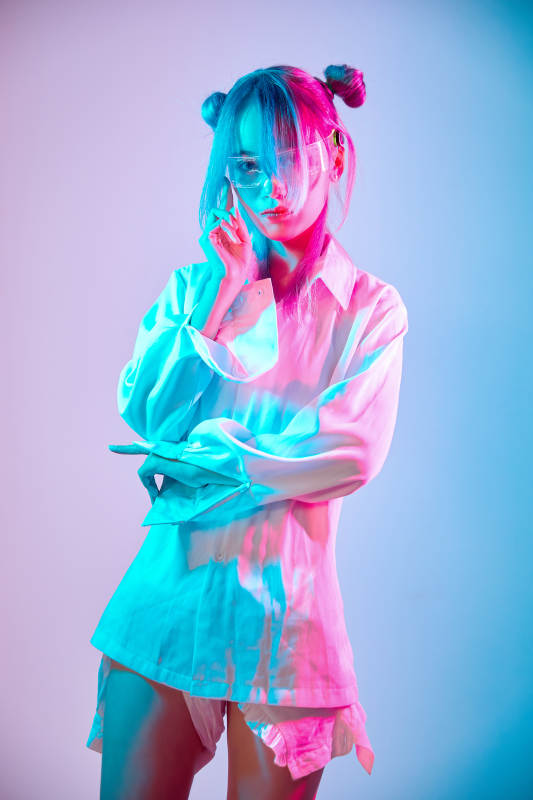 国潮风混搭赛博朋克风格的亚洲旗袍少女图片