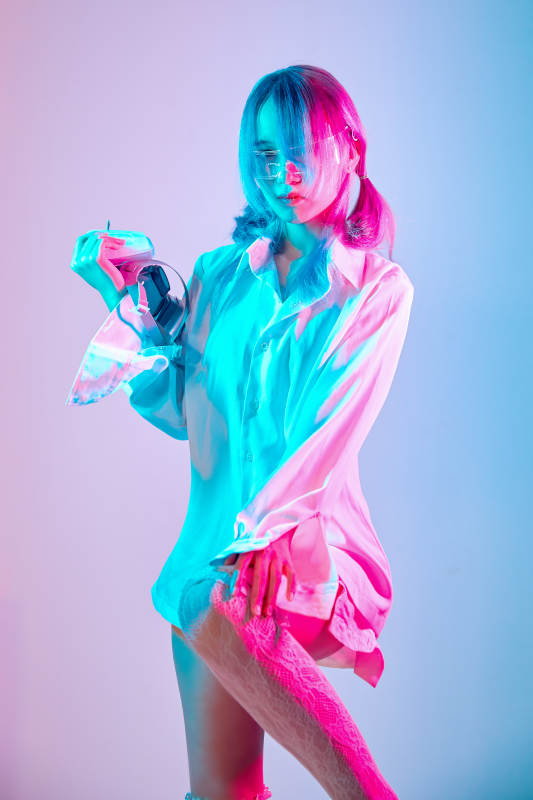 国潮风混搭赛博朋克风格的亚洲旗袍少女图片