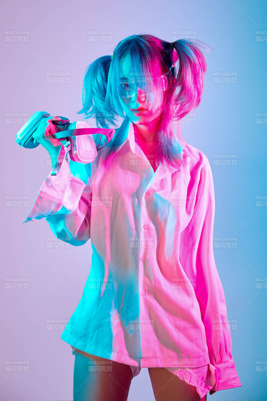 国潮风混搭赛博朋克风格的亚洲旗袍少女图片