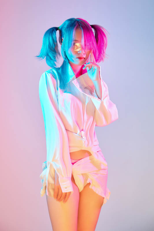 国潮风混搭赛博朋克风格的亚洲旗袍少女图片