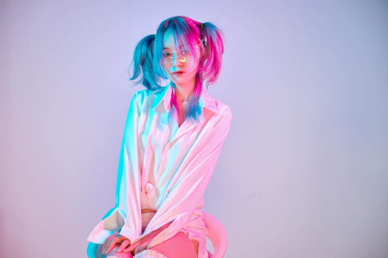 国潮风混搭赛博朋克风格的亚洲旗袍少女图片