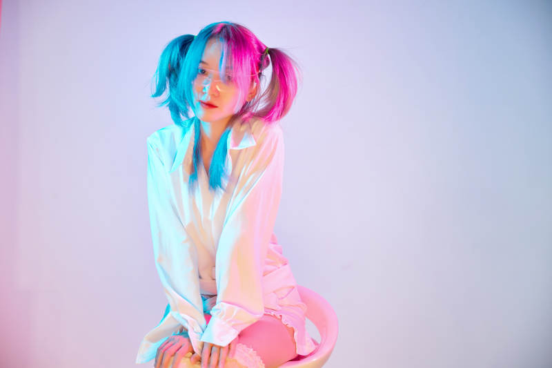 国潮风混搭赛博朋克风格的亚洲旗袍少女图片