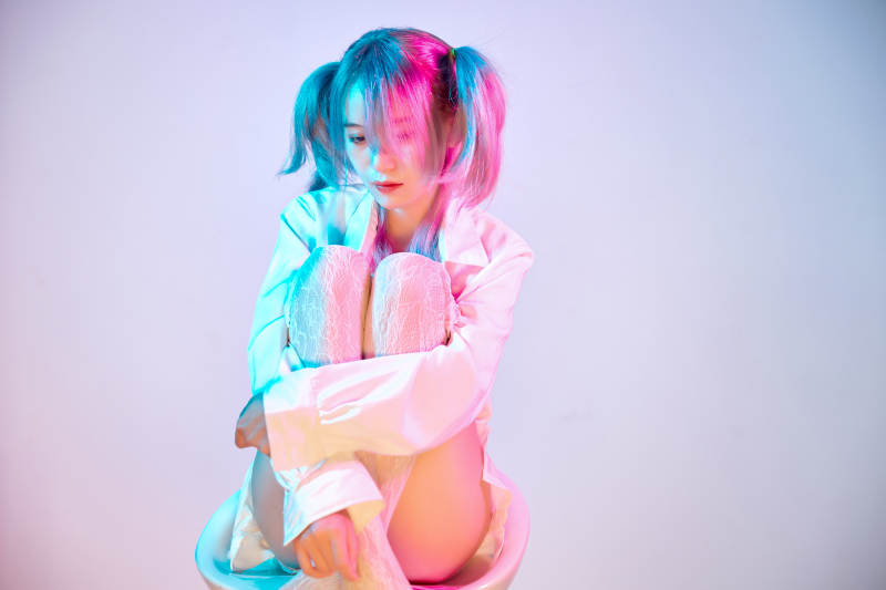 国潮风混搭赛博朋克风格的亚洲旗袍少女图片