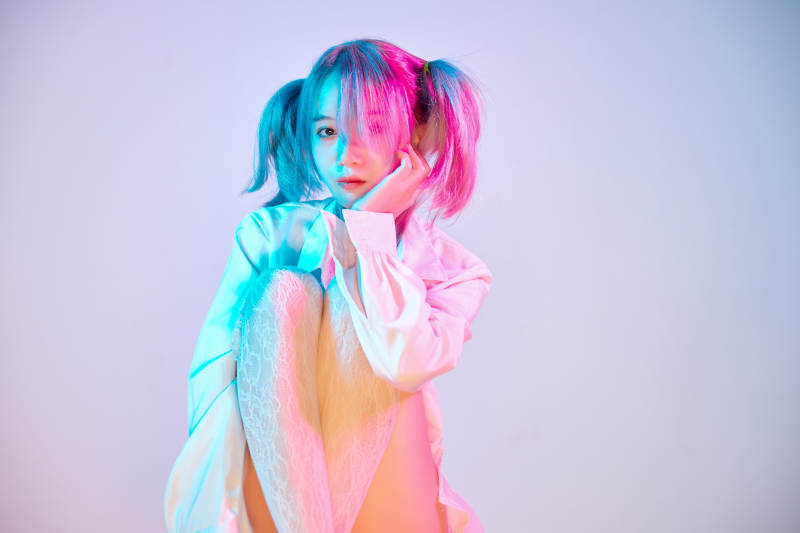 国潮风混搭赛博朋克风格的亚洲旗袍少女图片