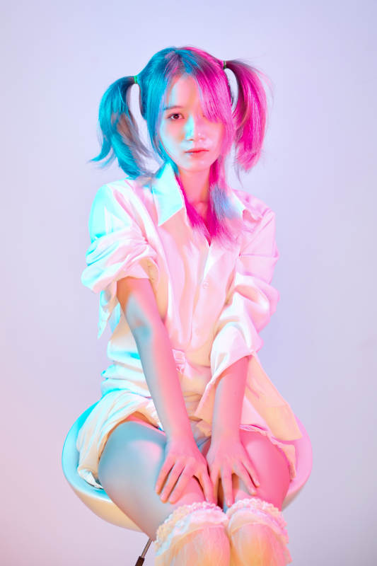 国潮风混搭赛博朋克风格的亚洲旗袍少女图片