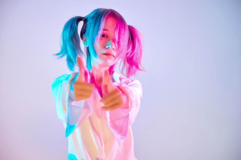 国潮风混搭赛博朋克风格的亚洲旗袍少女图片