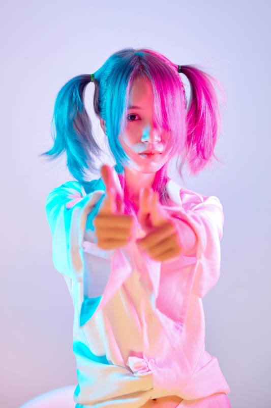 国潮风混搭赛博朋克风格的亚洲旗袍少女图片