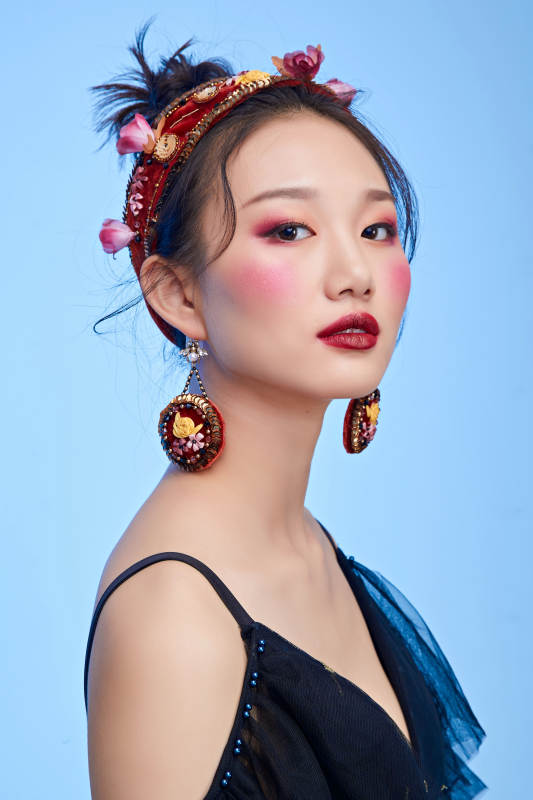 亚洲女性妆面图片