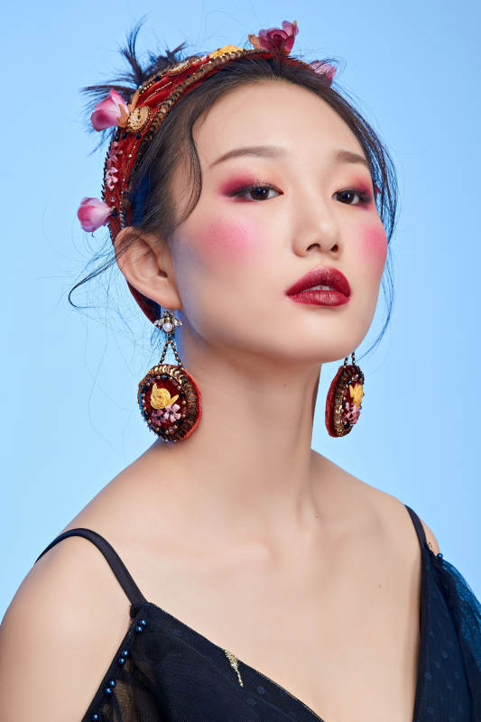 亚洲女性妆面图片