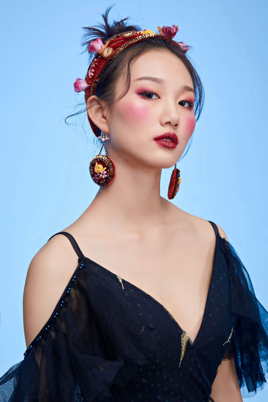 亚洲女性妆面图片