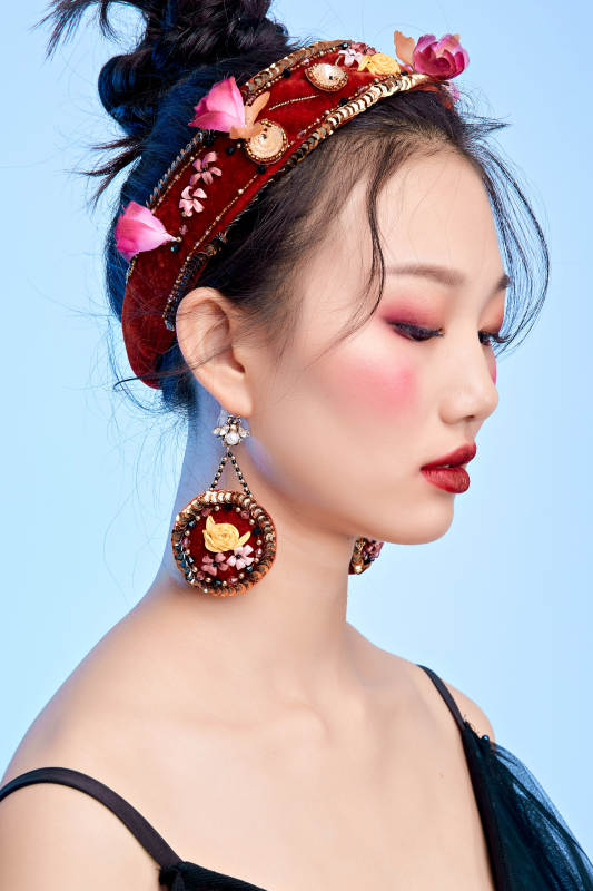 亚洲女性妆面图片