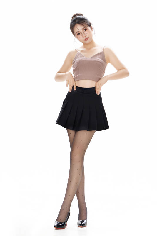 白色背景下青春活力的职业女性形象图片