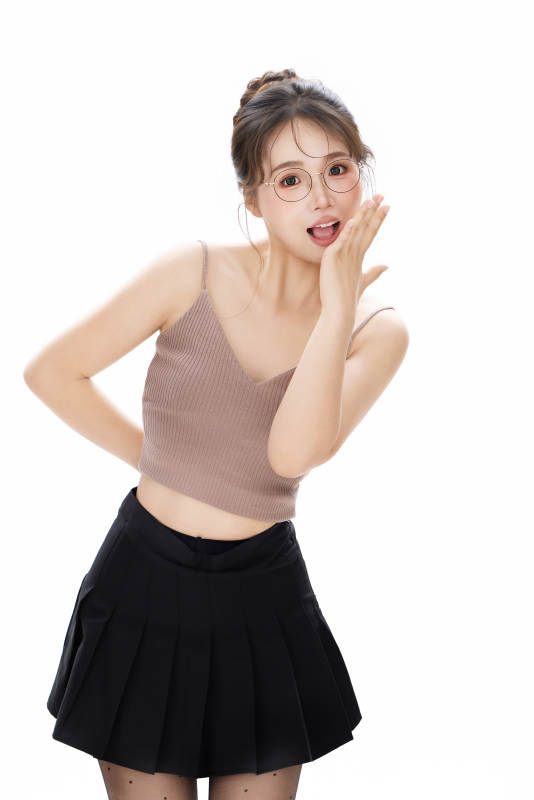 白色背景下青春活力的职业女性形象图片