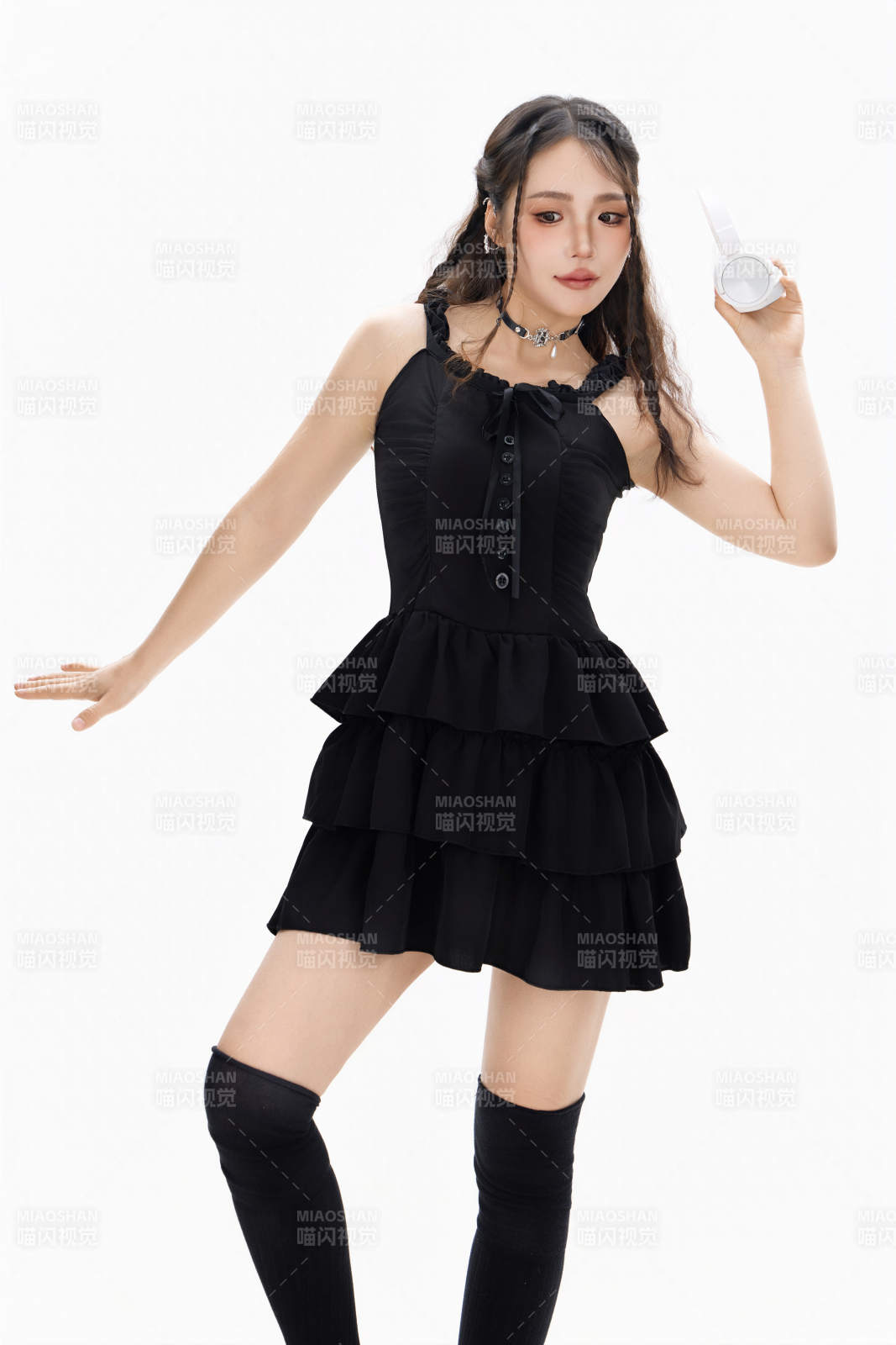 影棚拍摄动感十足的时尚女性形象图片