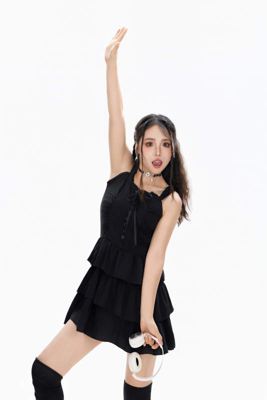 影棚拍摄动感十足的时尚女性形象图片