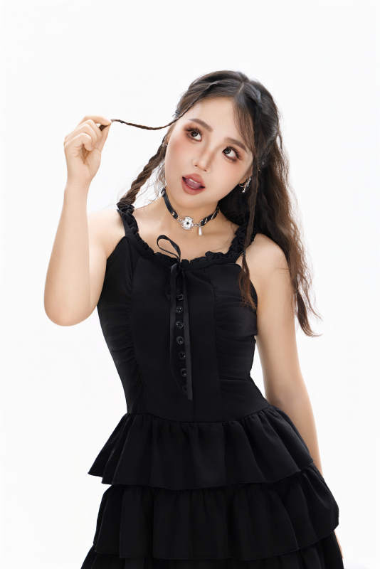 影棚拍摄动感十足的时尚女性形象图片