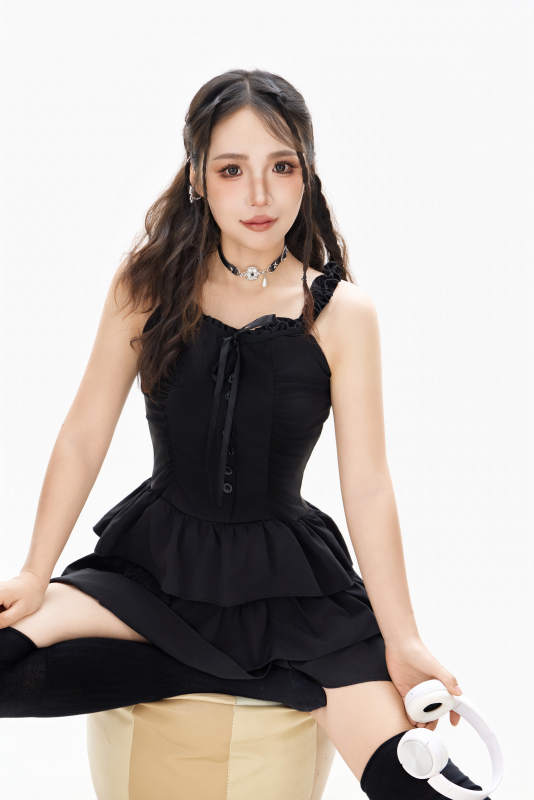 影棚拍摄动感十足的时尚女性形象图片