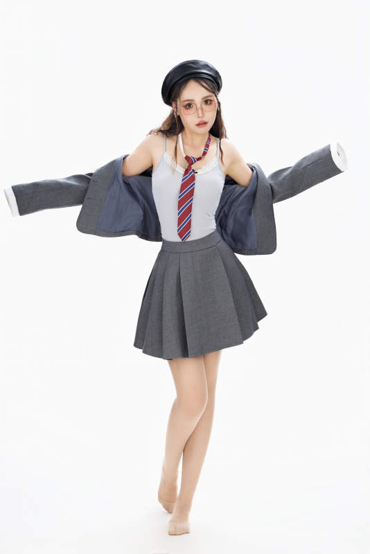 影棚拍摄身穿制服装扮时尚的亚洲美女图片