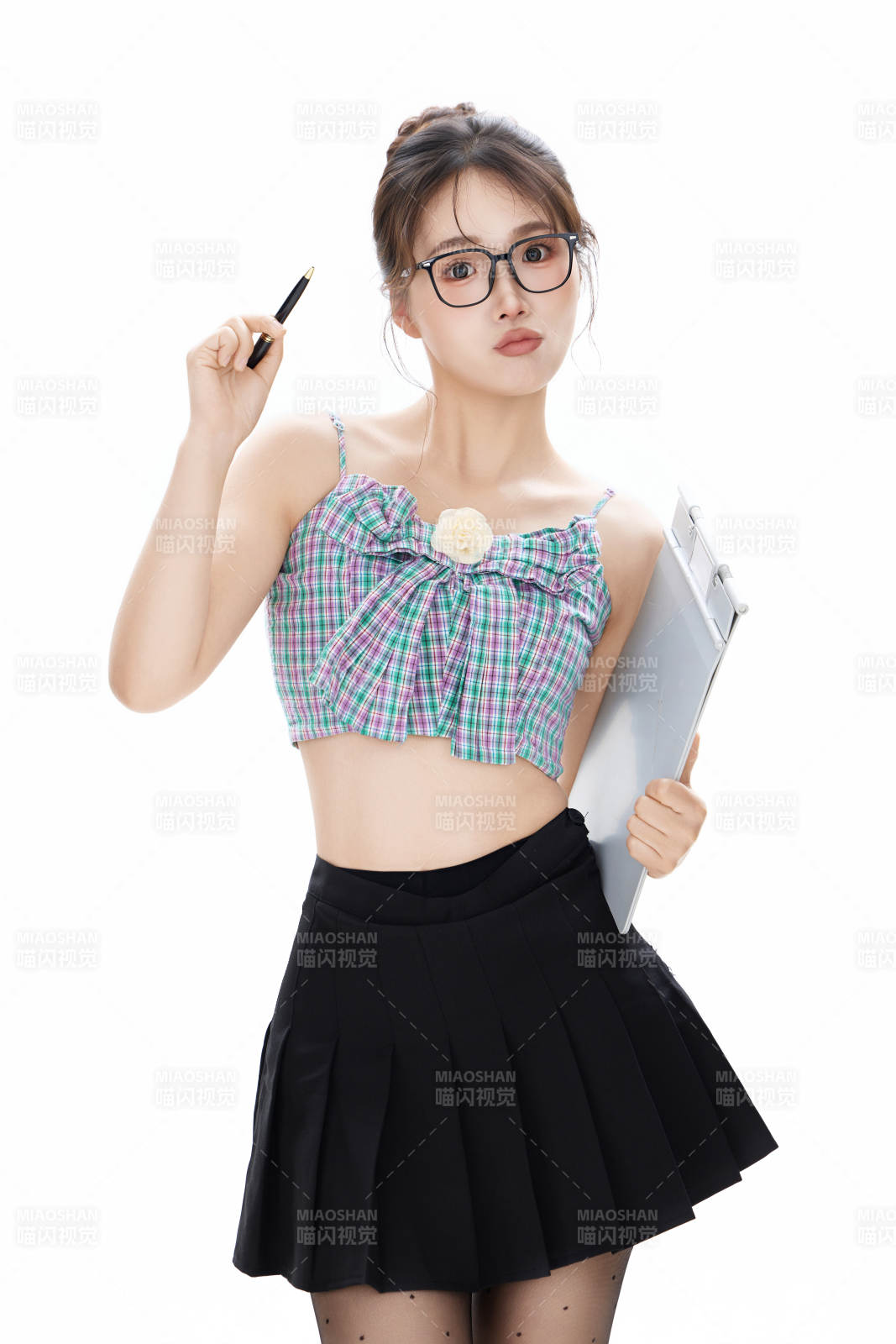 白色背景下青春活力的职业女性形象图片