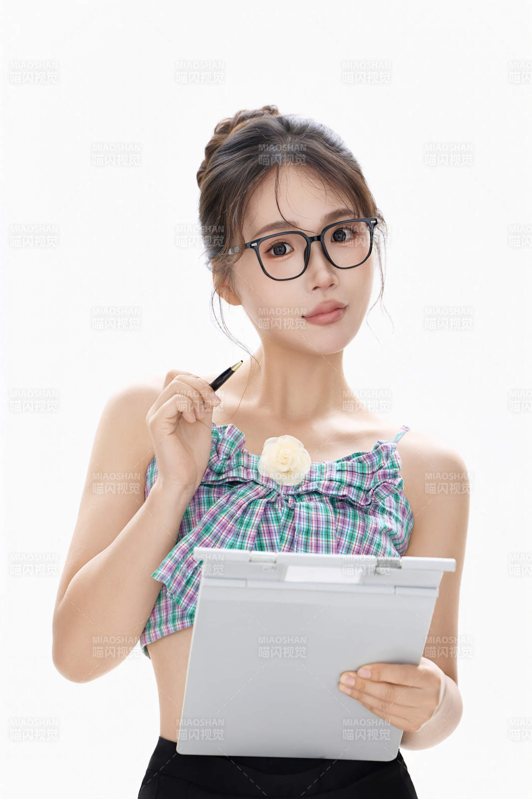 白色背景下青春活力的职业女性形象图片