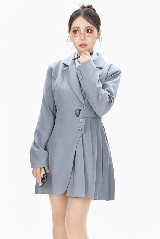 影棚拍摄穿着职业装的商务女性形象图片