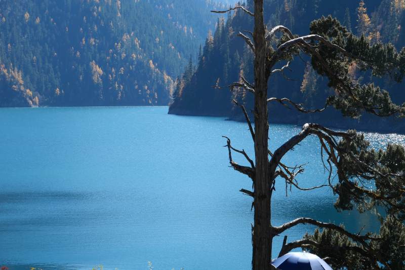 湖光山色 静谧如画 九寨沟长海图片