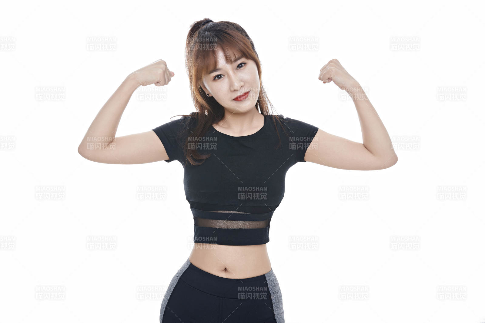 健身的青年女性图片