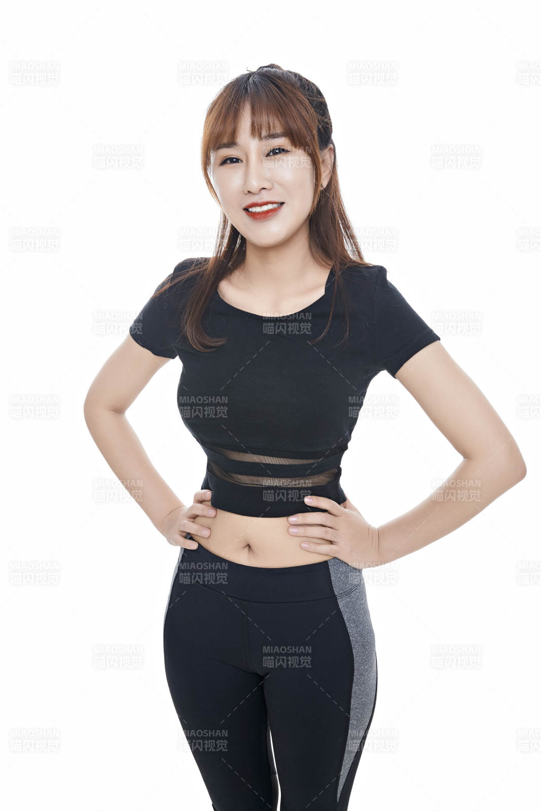 健身的青年女性图片